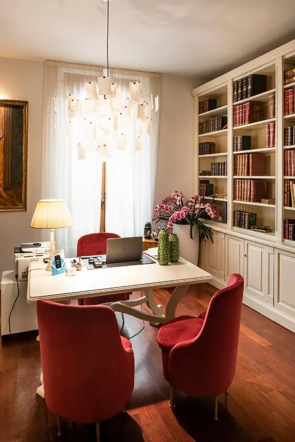 AQA Palace Florencia 3*,  Italia